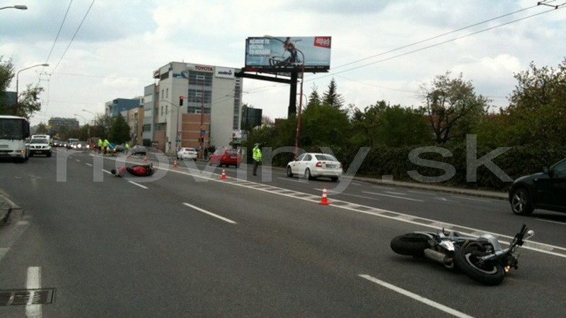 Nehoda v meste, Bratislava, Gagarinova, motorkári